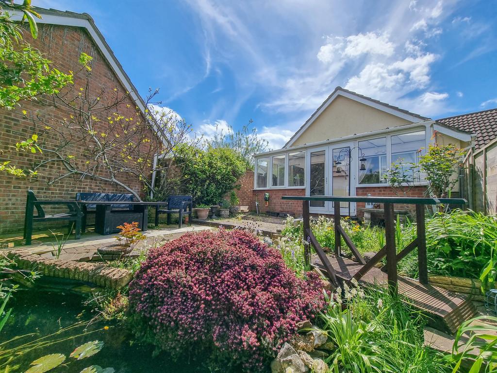 Horsham Close, Haverhill 2 bed semidetached bungalow for sale £270,000