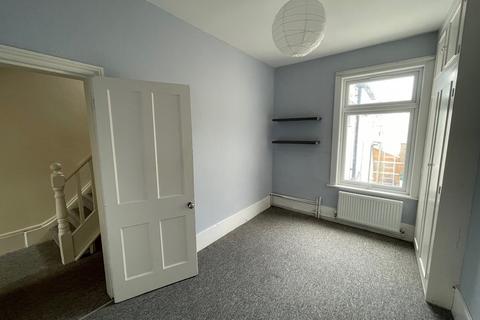 3 bedroom maisonette to rent, Carlton Road, East Sussex BN22
