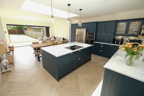 390 Court Road, Orpington, BR6 9BX
