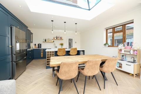 390 Court Road, Orpington, BR6 9BX