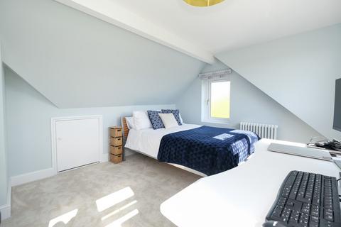 390 Court Road, Orpington, BR6 9BX