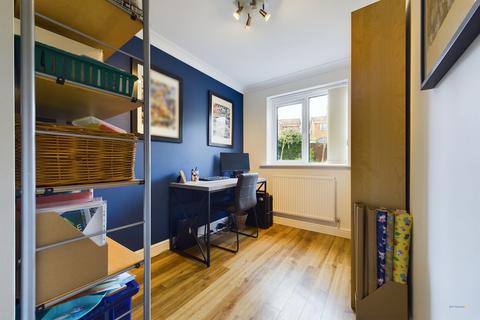 11 Oakover Close, Uttoxeter, ST14 8XZ