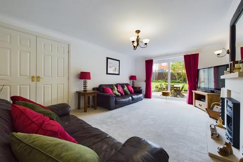 11 Oakover Close, Uttoxeter, ST14 8XZ