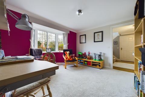 11 Oakover Close, Uttoxeter, ST14 8XZ