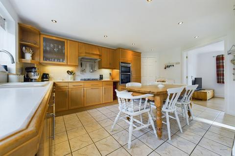 11 Oakover Close, Uttoxeter, ST14 8XZ