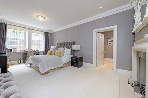 3 bedroom apartment to rent, Sheffield Terrace, Kensington W8