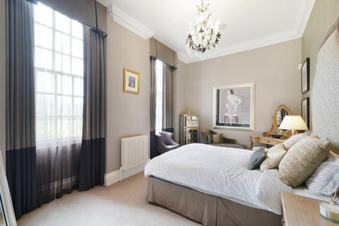 3 bedroom flat for sale, Roehampton House, Vitali Close, London