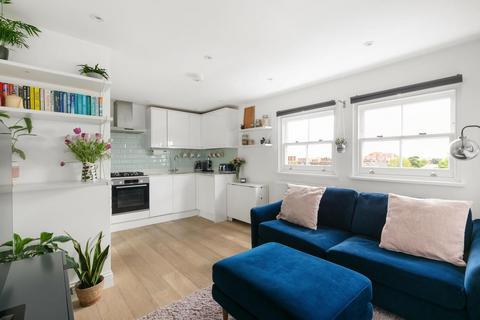 1 bedroom flat for sale, Clapham Common North Side, London