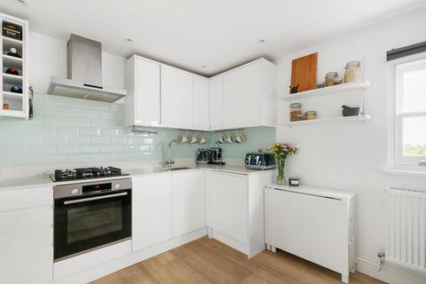 1 bedroom flat for sale, Clapham Common North Side, London