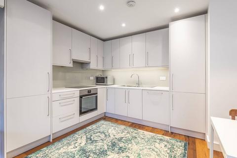 3 bedroom flat to rent, Finchley Road, Hampstead, London, NW3