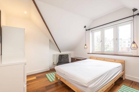 3 bedroom flat to rent, Finchley Road, Hampstead, London, NW3