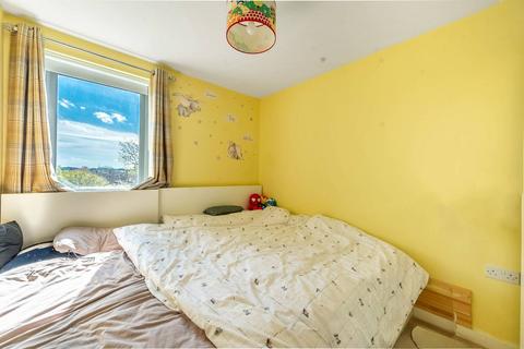 2 bedroom flat for sale, Taywoood Road, Greenford, Northolt, UB5