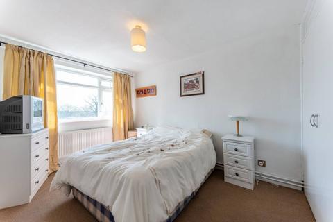 3 bedroom maisonette to rent, Wessex Close, Kingston, Kingston upon Thames, KT1