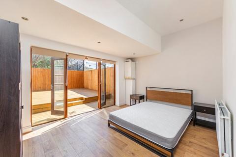 1 bedroom flat to rent, Waterloo House, 7 Byron Street, London
