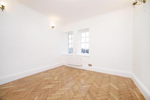 2 bedroom flat for sale, Heathcroft Hampstead Way NW11