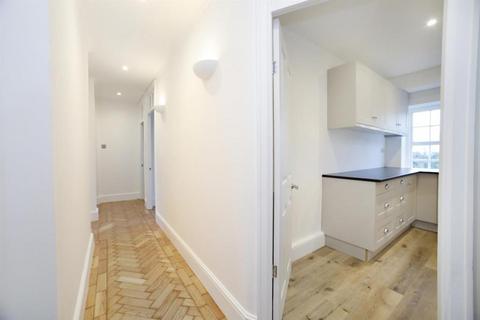 2 bedroom flat for sale, Heathcroft Hampstead Way NW11