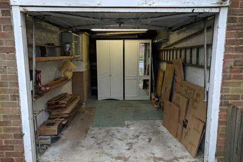 Garage to rent, Nelson Avenue, St. Albans AL1