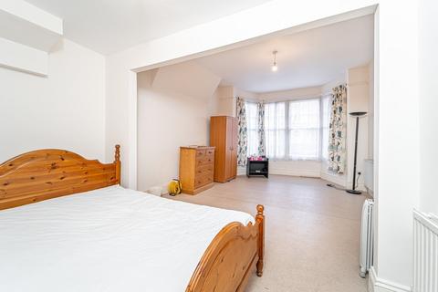 9 Priory Avenue, London, N8 7RP