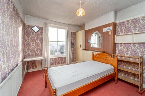 9 Priory Avenue, London, N8 7RP