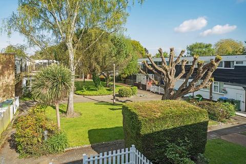 31 Craybury End, London, SE9 3SL