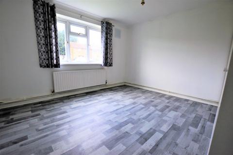 2 bedroom ground floor flat to rent, Larch Crescent, Hayes