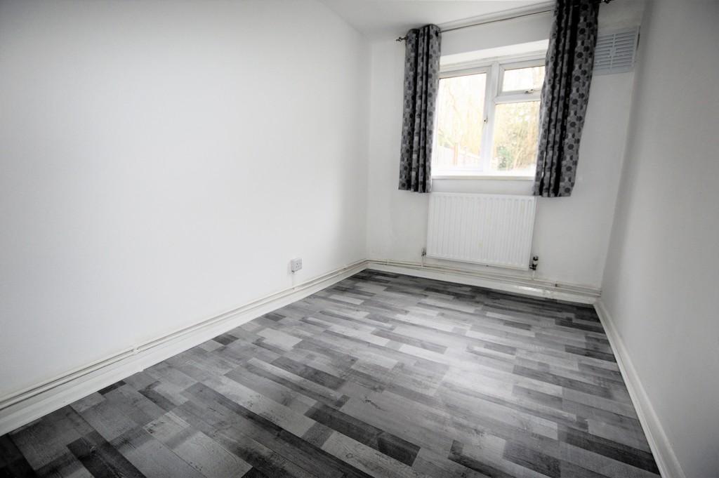 Apartment in Hayes - More