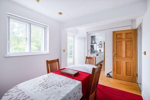 2 Hogarth Hill, London, NW11 6AX
