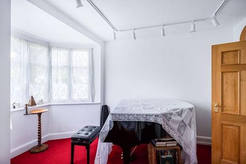 2 Hogarth Hill, London, NW11 6AX