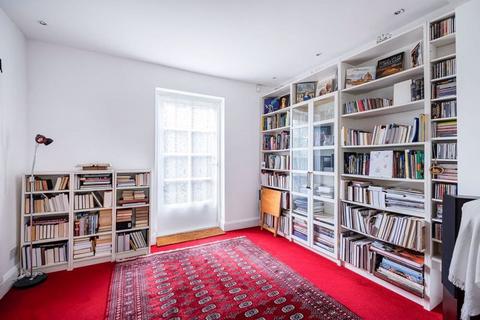 2 Hogarth Hill, London, NW11 6AX