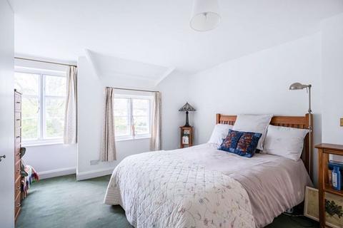 2 Hogarth Hill, London, NW11 6AX