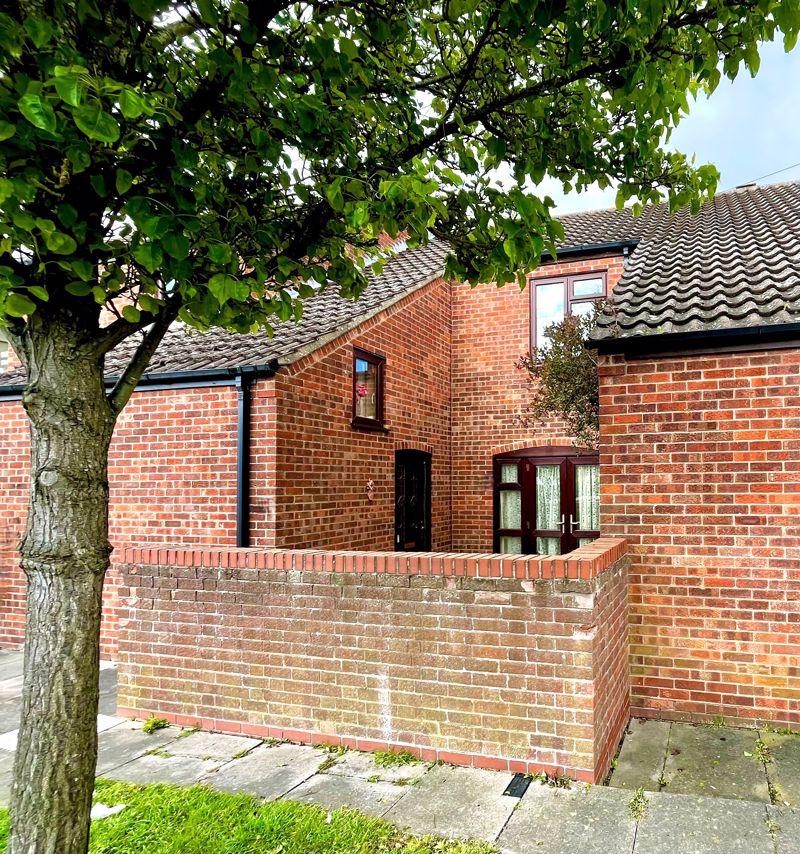 Kings Road, Bury St. Edmunds 2 bed terraced house for sale £250,000