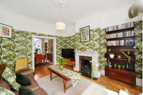4 bedroom terraced house for sale, Victoria Park Road, London E9