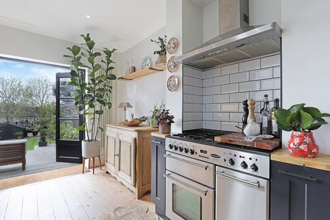 25 Allnutts Road, Epping, CM16 7BE