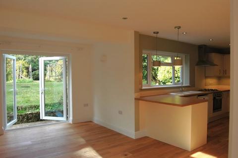 3 bedroom detached house to rent, Pine View Close, Haslemere