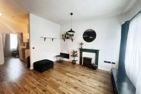 2 bedroom apartment to rent, Fletcher Court, Radcliffe, Manchester