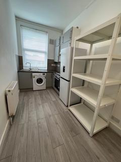 2 bedroom flat to rent, High Road, London N15