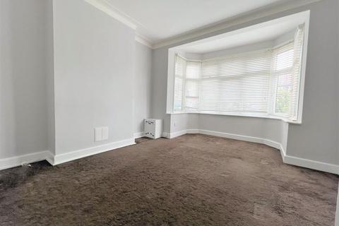 3 bedroom house to rent, Ash Grove, London N13