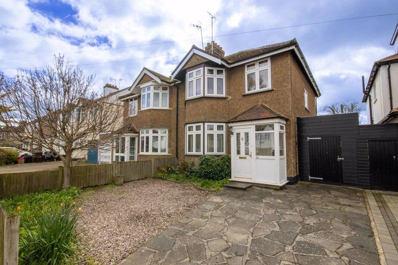Oliver Road, Brentwood CM15 3 bed semidetached house for sale £625,000