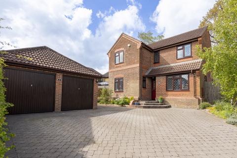 8 Bay Tree Close, Heathfield, TN21 8YG