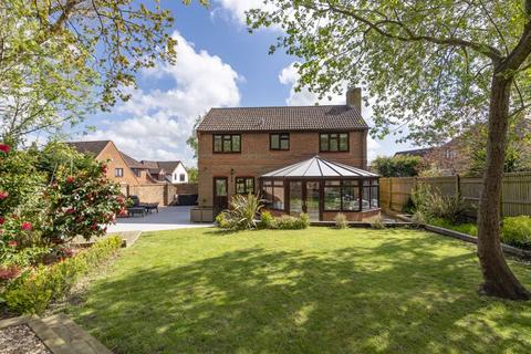 8 Bay Tree Close, Heathfield, TN21 8YG