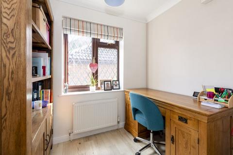 8 Bay Tree Close, Heathfield, TN21 8YG