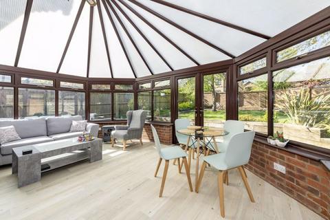 8 Bay Tree Close, Heathfield, TN21 8YG