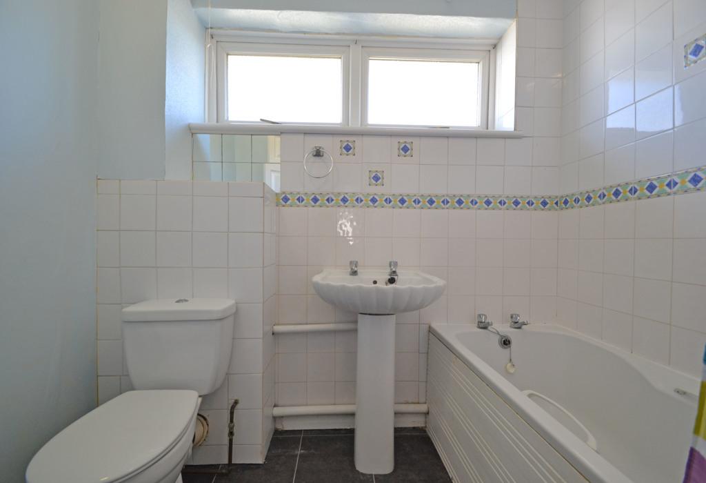 Lavender Court, Sittingbourne   Bathroom