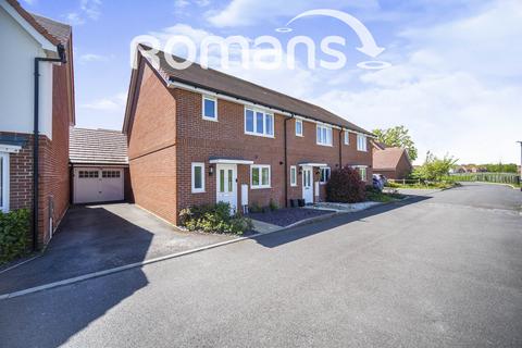 3 bedroom end of terrace house to rent, Potter Way
