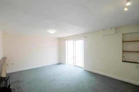 3 bedroom terraced house to rent, Pound Lane, Preston Bissett, MK18 4LX