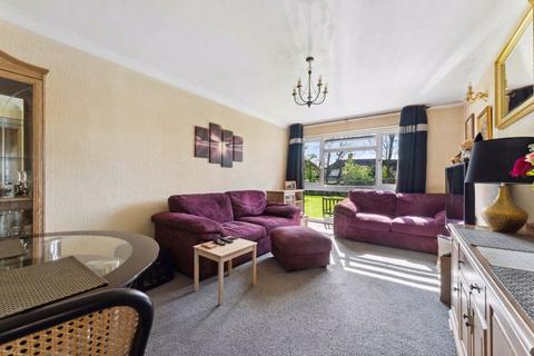 2 bedroom ground floor flat for sale, Bisley Close, Worcester Park