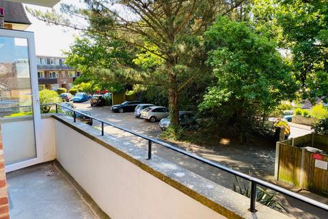 2 bedroom flat to rent, Redhill Drive, Bournemouth