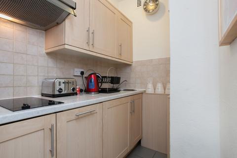 Studio to rent, Woburn Place, Bloomsbury WC1H