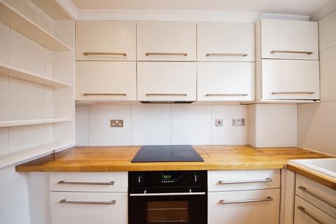 2 bedroom flat to rent, Essex Close, Walthamstow, London, E17