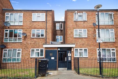 2 bedroom flat to rent, Essex Close, Walthamstow, London, E17